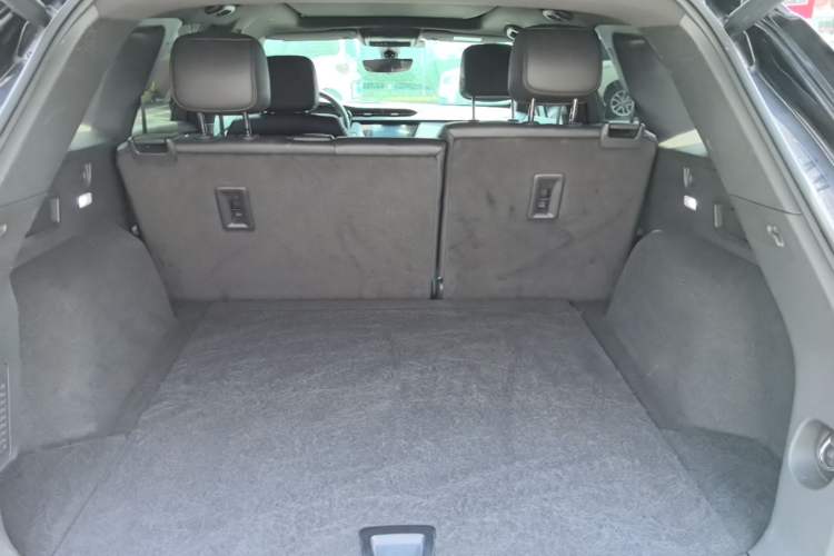 Used Cadillac XT5 2021 28T Luxury Model Trunk