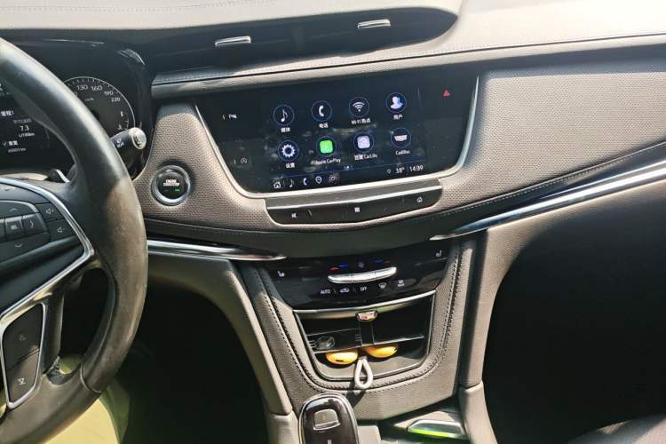 Used Cadillac XT5 2021 2.0T Two-Wheel Drive Luxury Version Audio And AC Panel