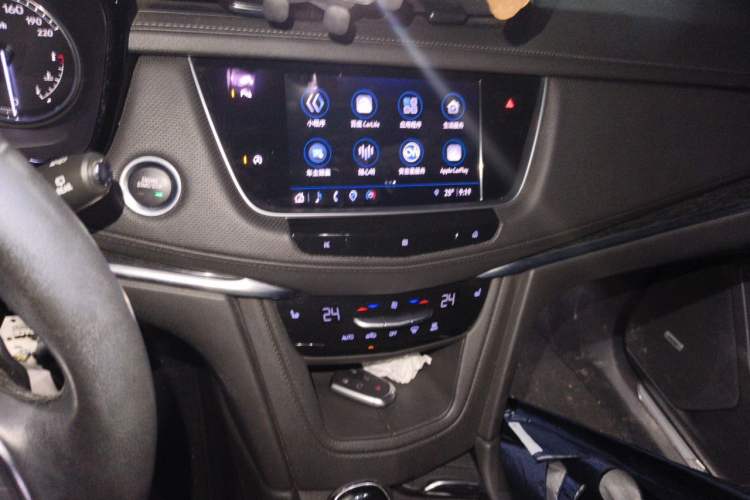 Used Cadillac XT5 2021 2.0T Two-Wheel Drive Luxury Version Audio And AC Panel