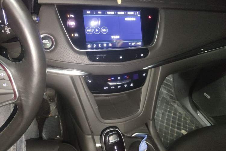 Used Cadillac XT5 2021 28T Luxury Model Audio And AC Panel