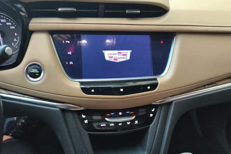 Used Cadillac XT5 2021 28T Four-Wheel Drive Platinum Sport Edition Audio And AC Panel