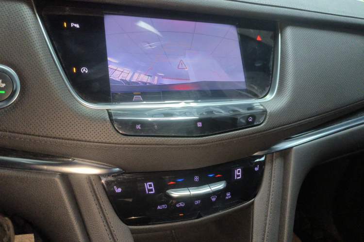 Used Cadillac XT5 2021 28T Luxury Model Audio And AC Panel