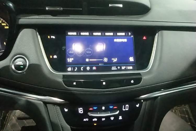 Used Cadillac XT5 2021 28T Luxury Model Audio And AC Panel