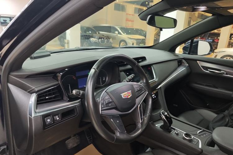 Used Cadillac XT5 2021 28T Tech Edition Center Console