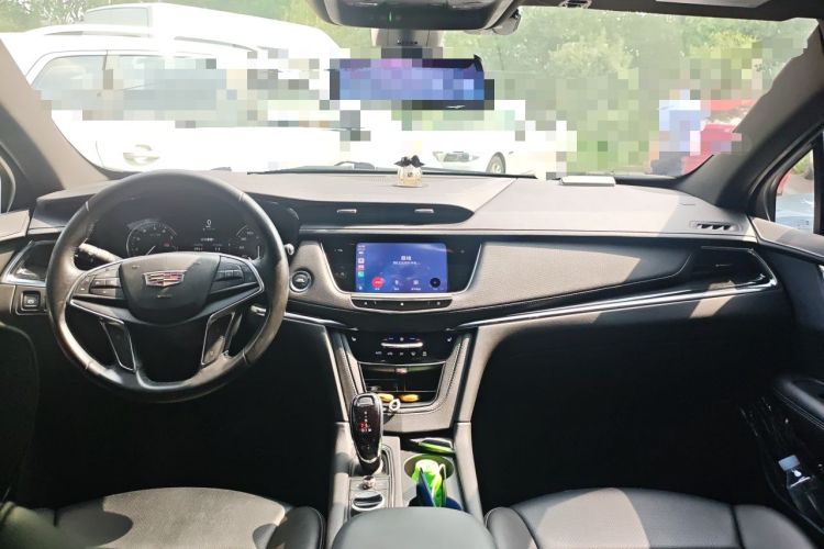 Used Cadillac XT5 2021 2.0T Two-Wheel Drive Luxury Version Center Console