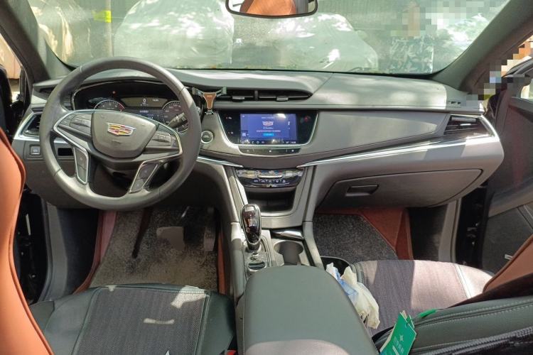 Used Cadillac XT5 2021 2.0T Two-Wheel Drive Luxury Version Center Console