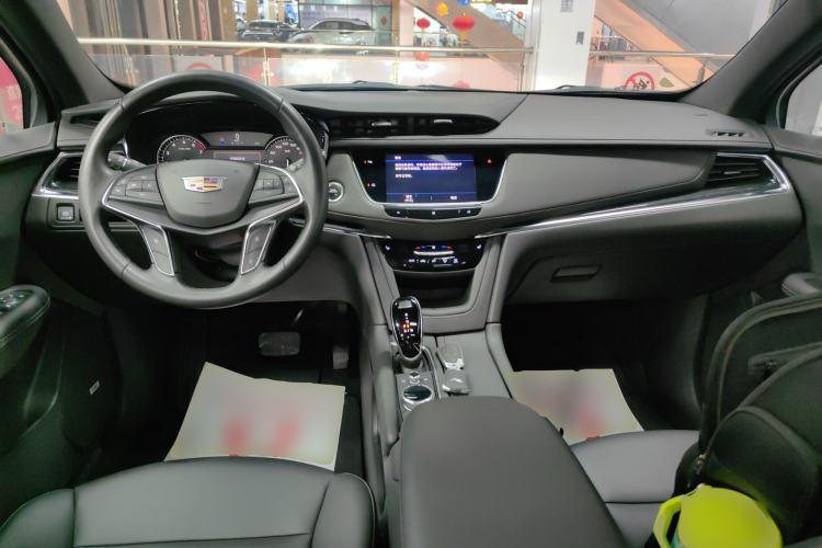 Used Cadillac XT5 2021 2.0T Two-Wheel Drive Luxury Version Center Console