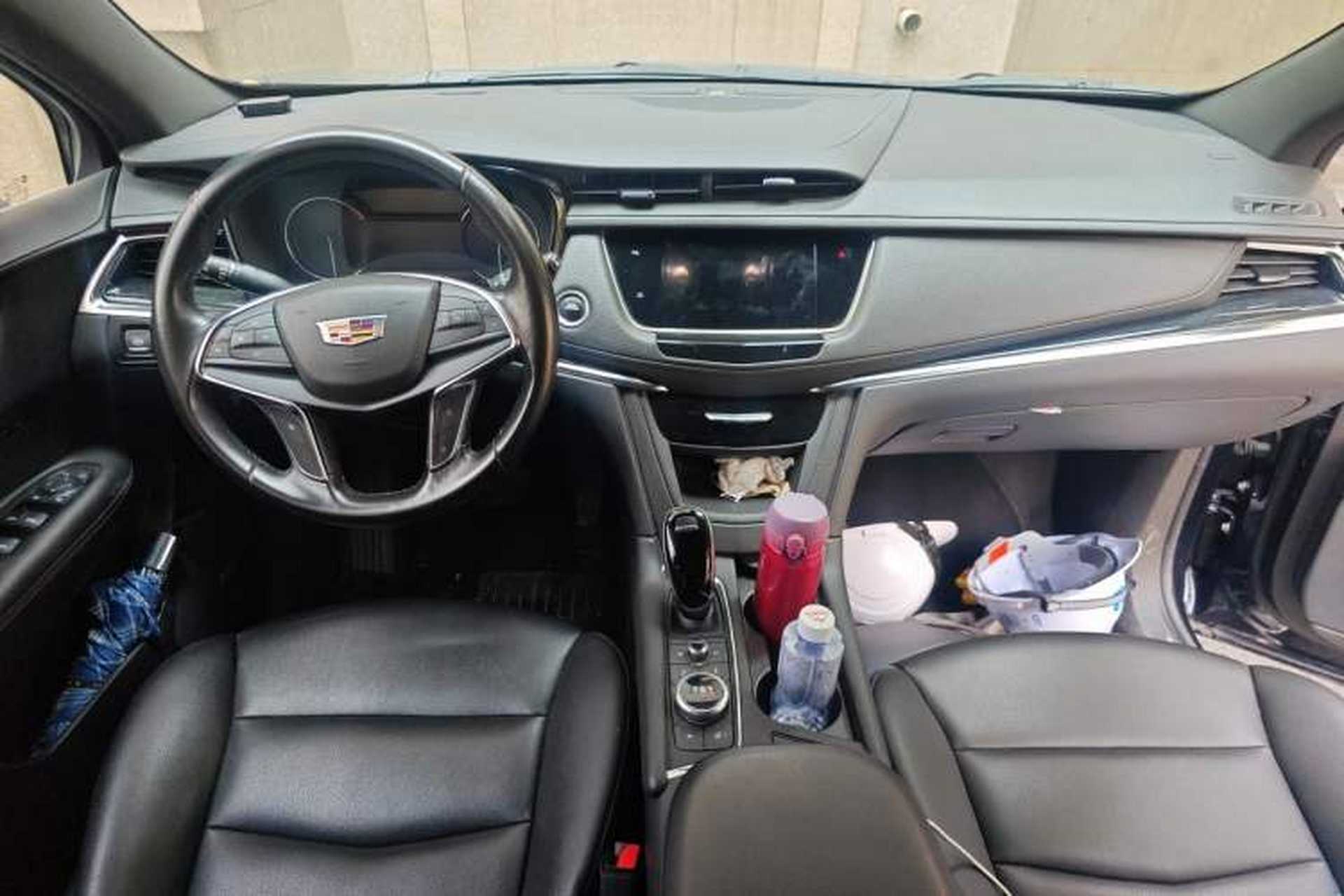 Used Cadillac XT5 2021 2.0T Two-Wheel Drive Luxury Version Center Console