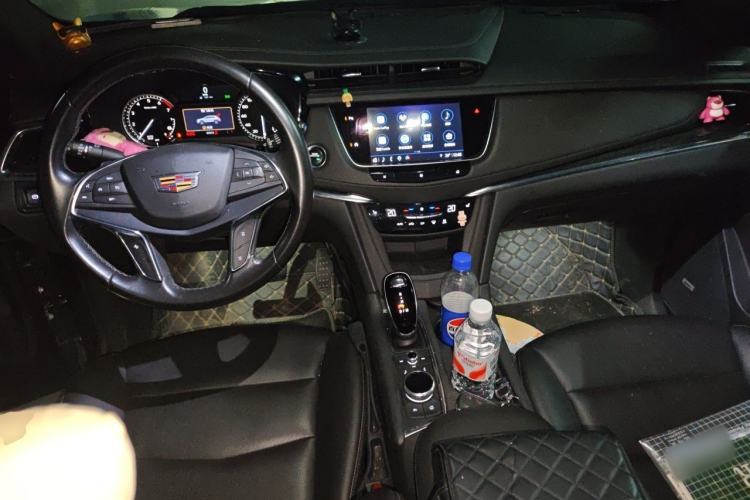 Used Cadillac XT5 2021 28T Luxury Model Center Console