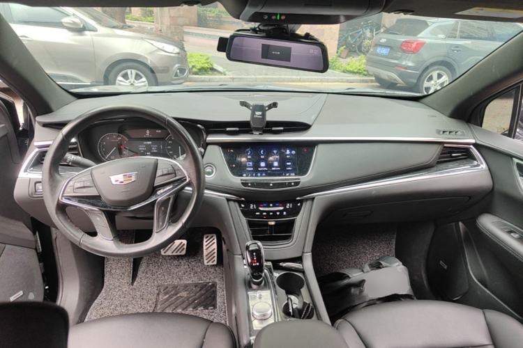Used Cadillac XT5 2021 28T Luxury Model Center Console