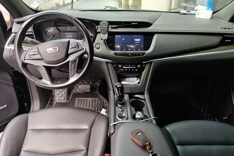 Used Cadillac XT5 2021 28T Luxury Model Center Console