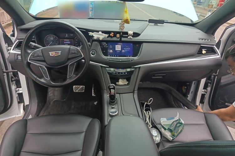 Used Cadillac XT5 2021 2.0T Two-Wheel Drive Luxury Version Center Console