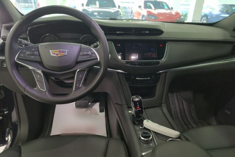 Used Cadillac XT5 2021 2.0T Two-Wheel Drive Luxury Version Center Console
