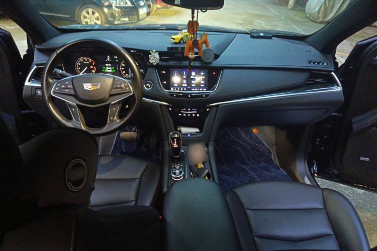Used Cadillac XT5 2021 2.0T Two-Wheel Drive Luxury Version Center Console
