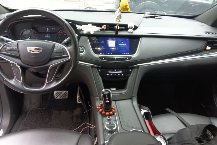 Used Cadillac XT5 2021 2.0T Two-Wheel Drive Luxury Version Center Console
