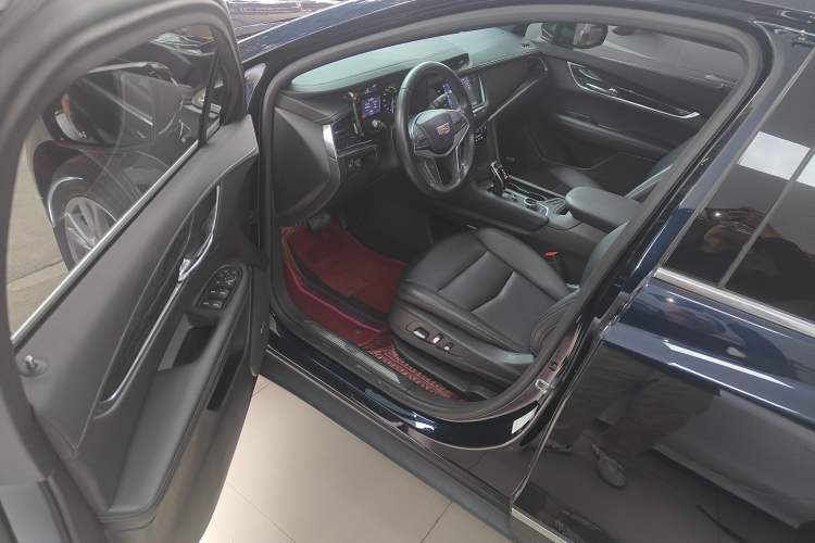 Used Cadillac XT5 2021 28T Luxury Model Driver Seat