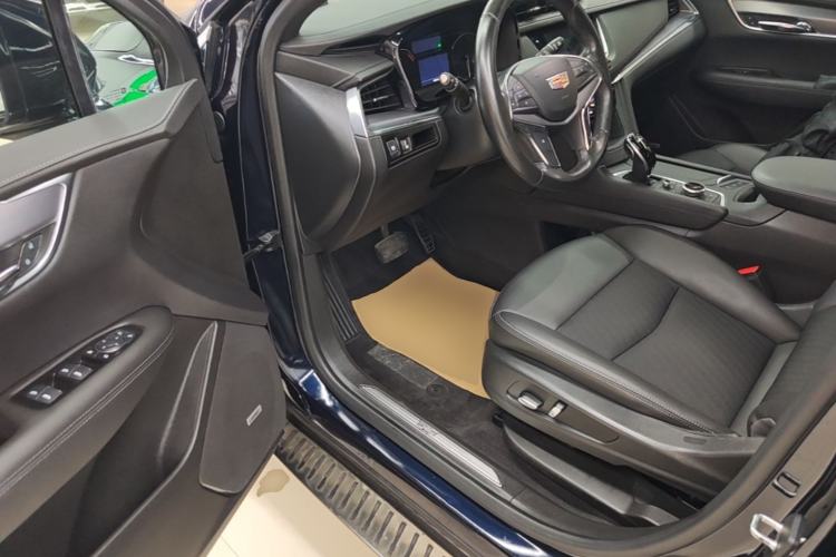 Used Cadillac XT5 2021 28T Tech Edition Driver Seat