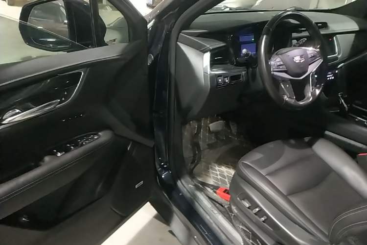 Used Cadillac XT5 2021 28T Luxury Model Driver Seat