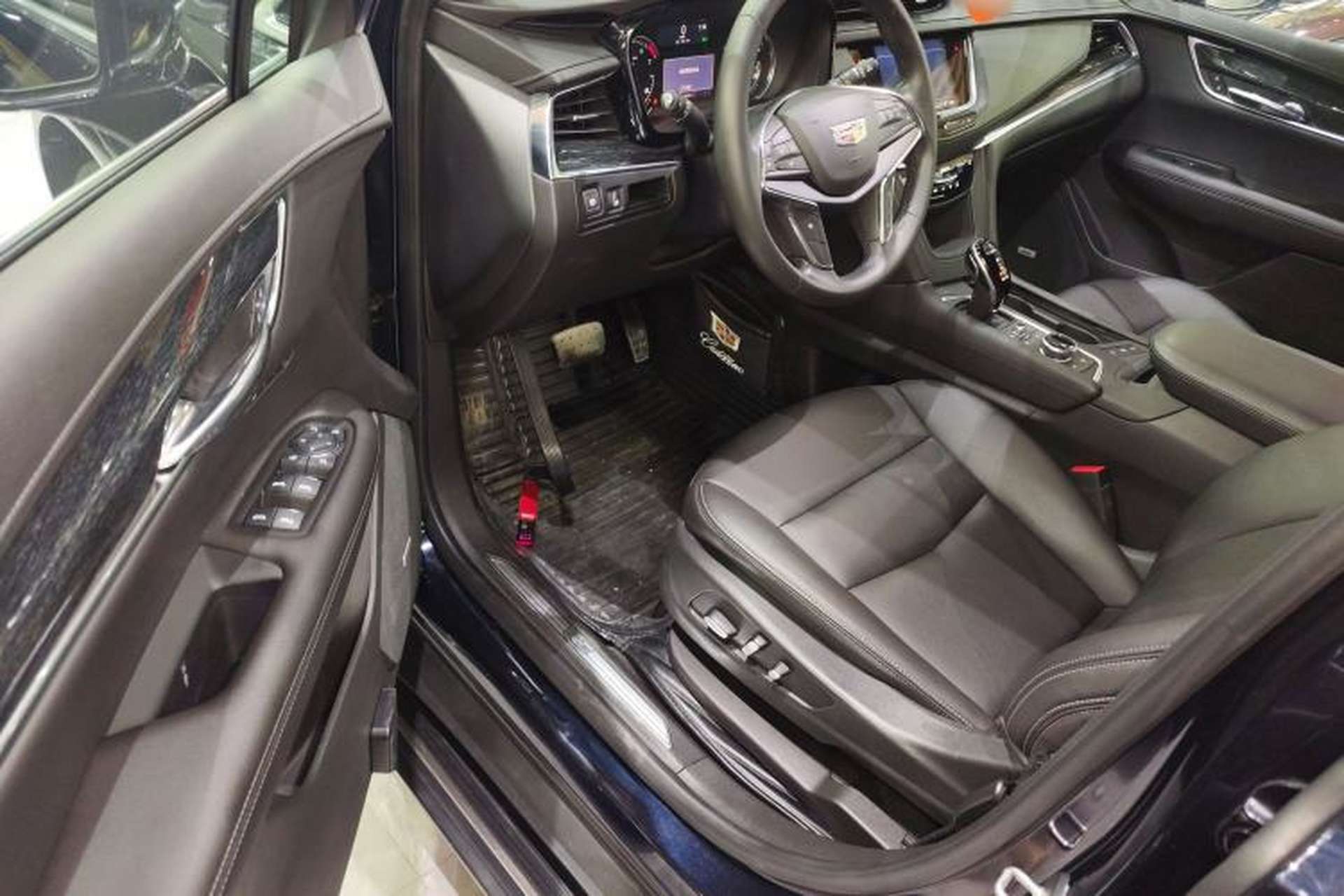 Used Cadillac XT5 2021 28T Luxury Model Driver Seat