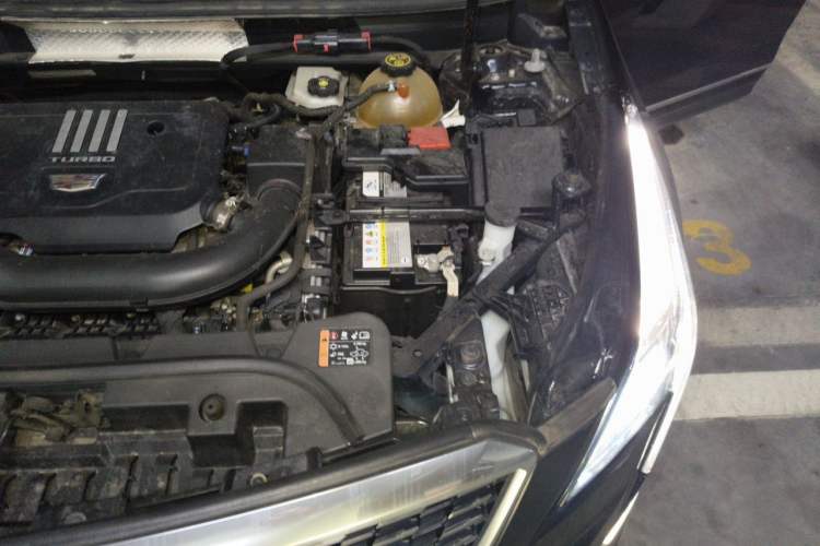 Used Cadillac XT5 2021 2.0T Two-Wheel Drive Luxury Version Engine Bay Left