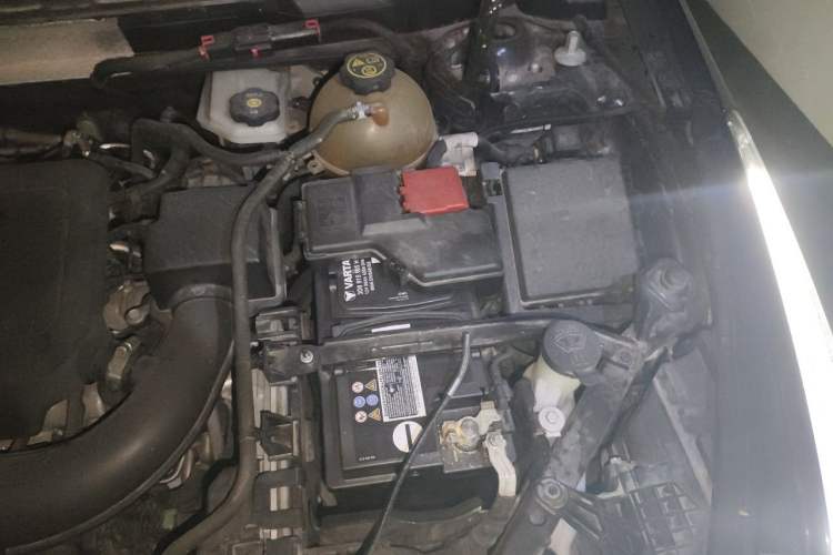 Used Cadillac XT5 2021 28T Luxury Model Engine Bay Left