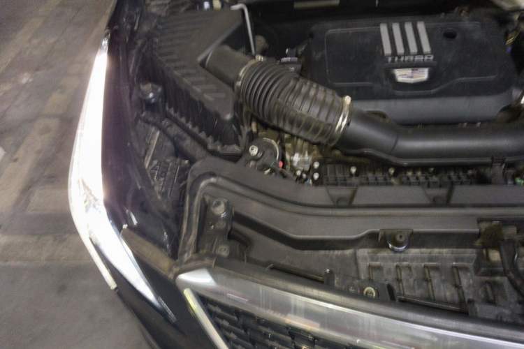 Used Cadillac XT5 2021 2.0T Two-Wheel Drive Luxury Version Engine Bay Right