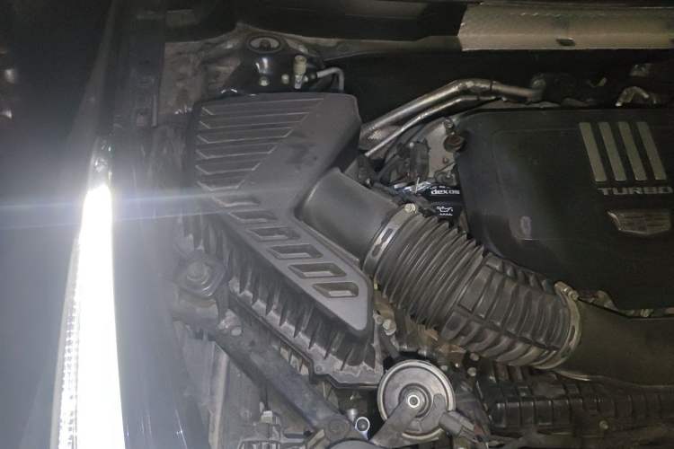 Used Cadillac XT5 2021 28T Luxury Model Engine Bay Right