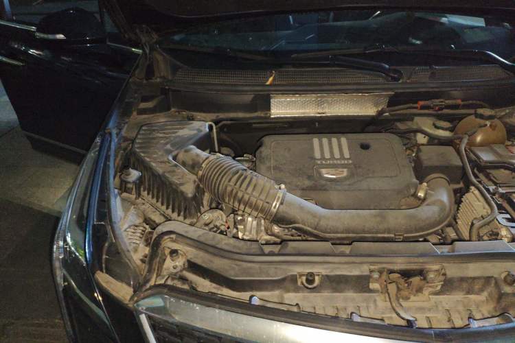Used Cadillac XT5 2021 2.0T Two-Wheel Drive Luxury Version Engine Bay Right