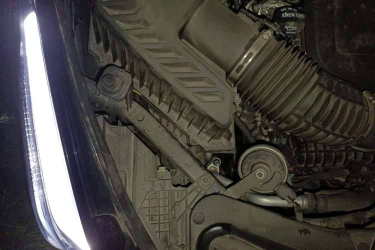 Used Cadillac XT5 2021 2.0T Four-Wheel Drive Premium Edition Engine Bay Right