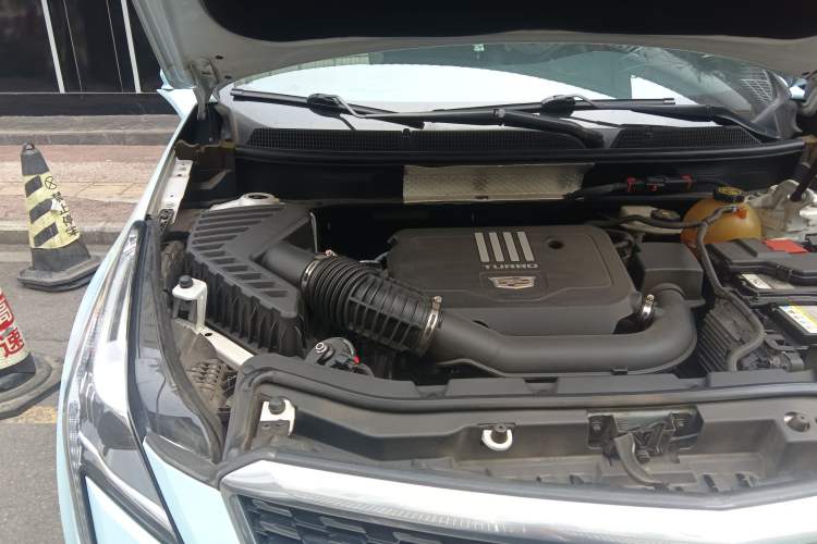Used Cadillac XT5 2021 2.0T Two-Wheel Drive Luxury Version Engine Bay Right