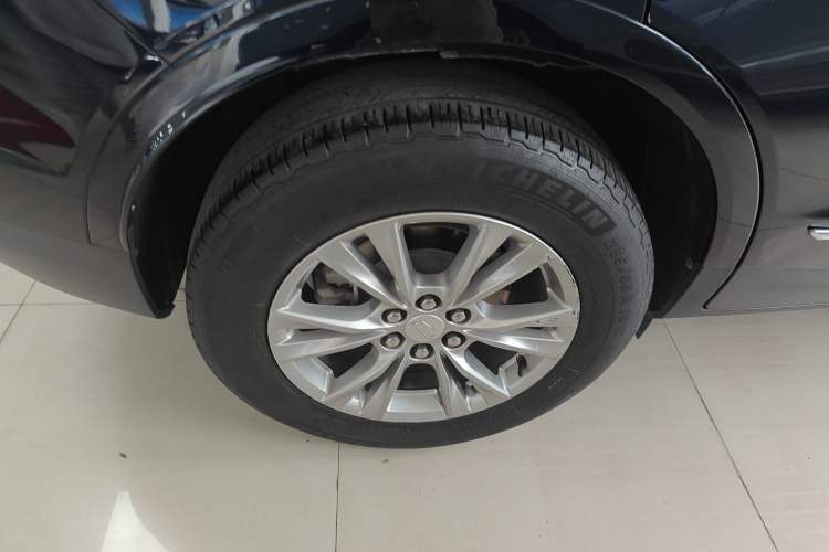 Used Cadillac XT5 2021 28T Luxury Model Exterior 5