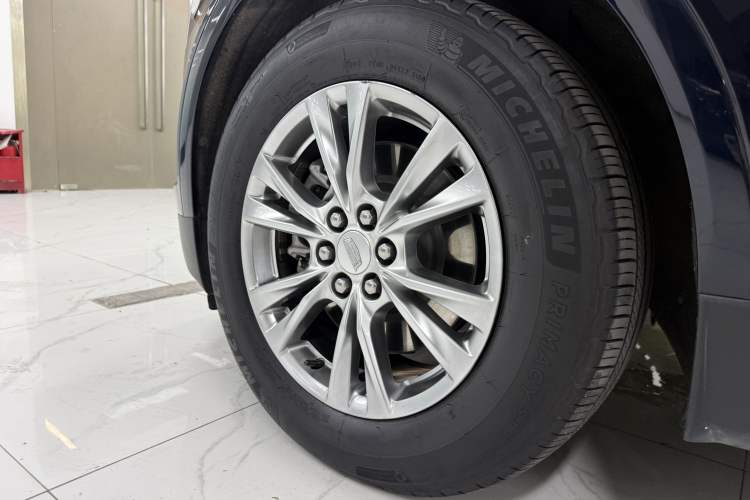 Used Cadillac XT5 2021 28T Luxury Model Exterior 6
