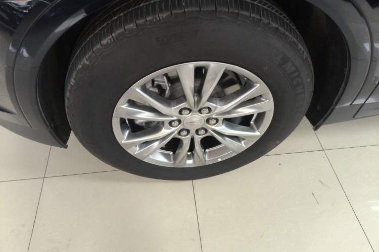 Used Cadillac XT5 2021 28T Luxury Model Exterior 7