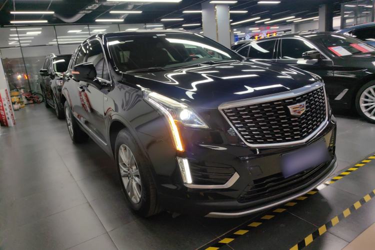 Used Cadillac XT5 2021 2.0T Two-Wheel Drive Luxury Version Front Right 45 Deg