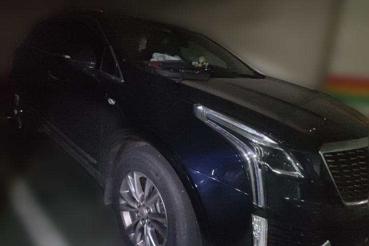 Used Cadillac XT5 2021 28T Luxury Model Front Right 45 Deg
