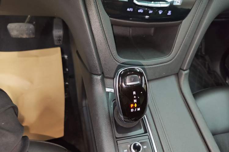 Used Cadillac XT5 2021 28T Tech Edition Gear Lever