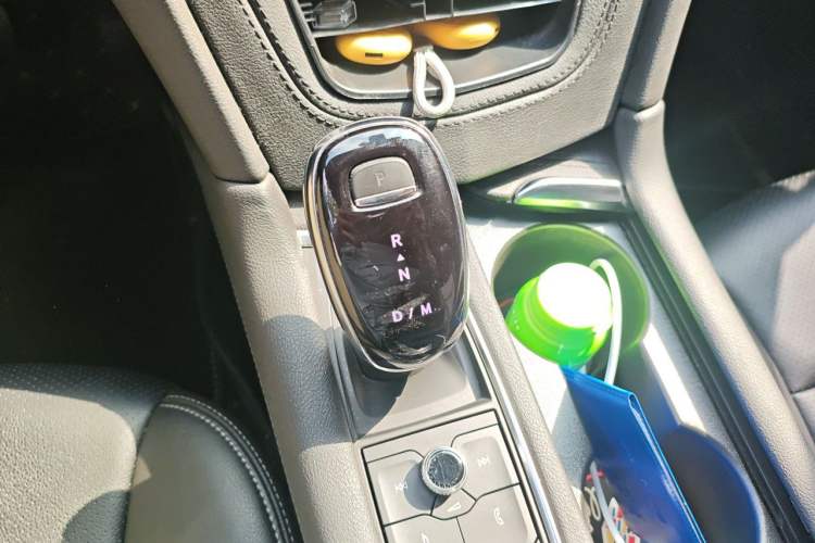 Used Cadillac XT5 2021 2.0T Two-Wheel Drive Luxury Version Gear Lever