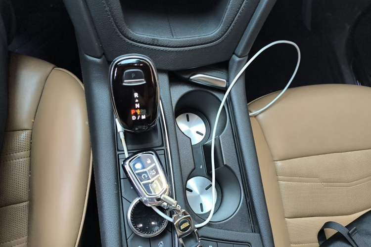 Used Cadillac XT5 2021 28T Four-Wheel Drive Platinum Sport Edition Gear Lever
