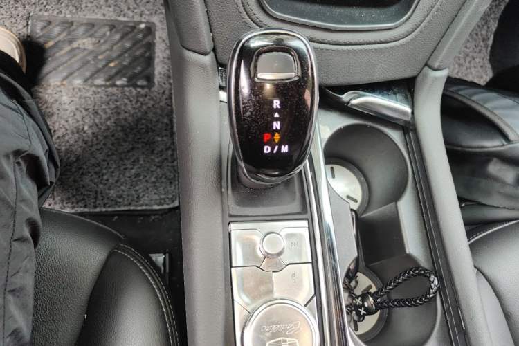 Used Cadillac XT5 2021 28T Luxury Model Gear Lever