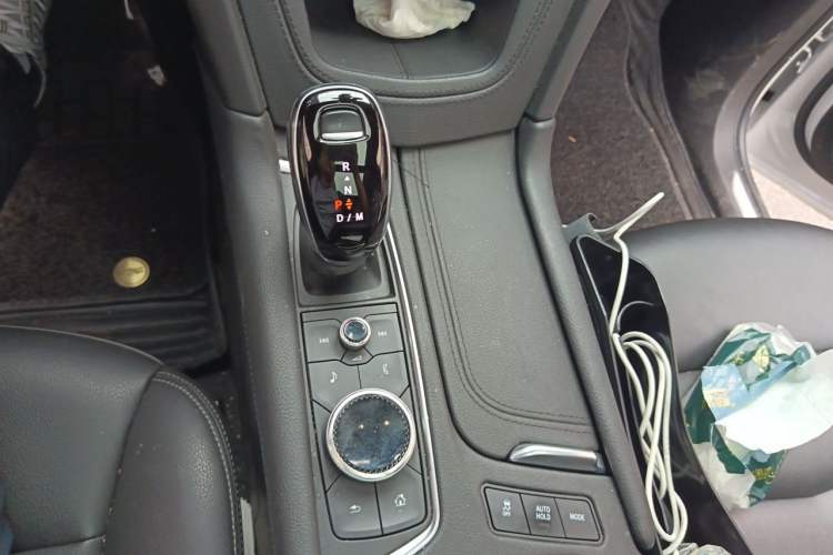 Used Cadillac XT5 2021 2.0T Two-Wheel Drive Luxury Version Gear Lever