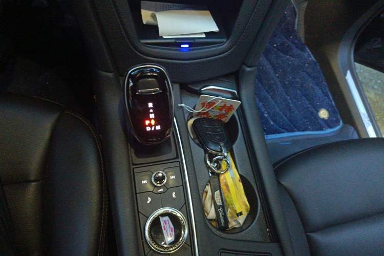 Used Cadillac XT5 2021 2.0T Two-Wheel Drive Luxury Version Gear Lever