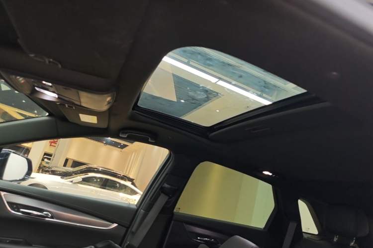 Used Cadillac XT5 2021 28T Tech Edition Headliner