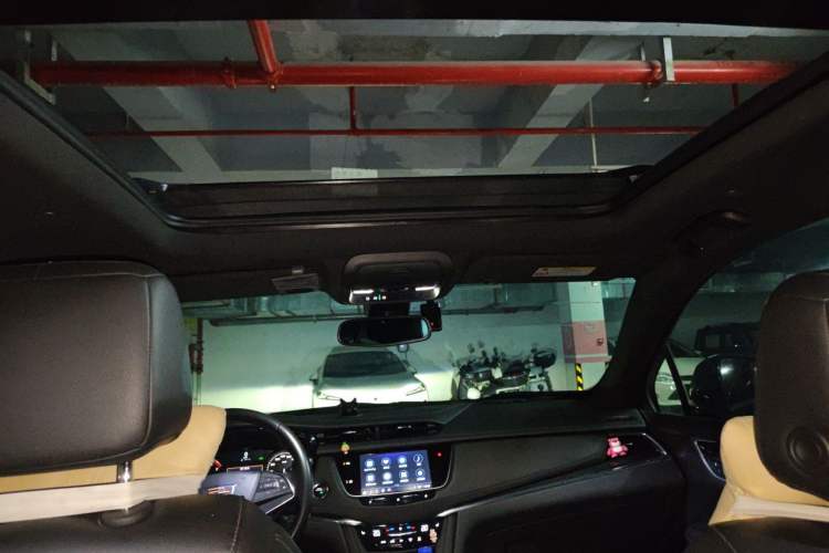 Used Cadillac XT5 2021 28T Luxury Model Headliner
