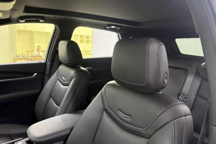 Used Cadillac XT5 2021 28T Luxury Model Headliner