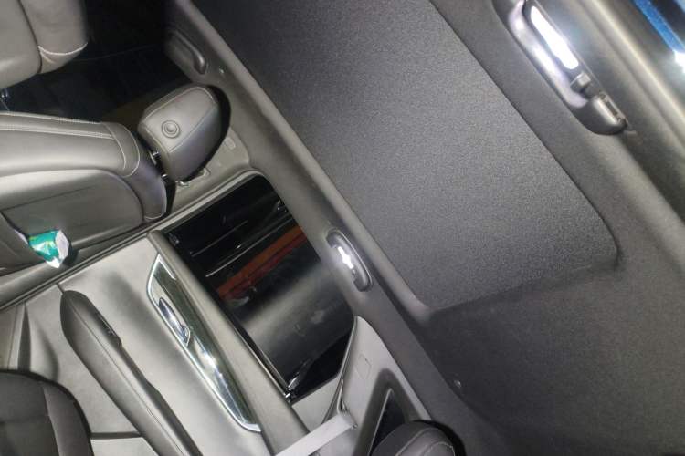 Used Cadillac XT5 2021 28T Luxury Model Headliner