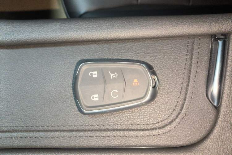 Used Cadillac XT5 2021 28T Luxury Model Interior 1