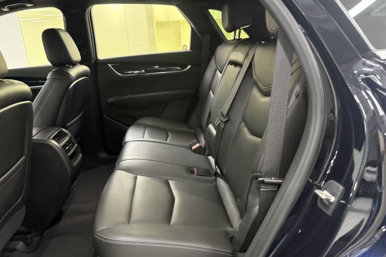 Used Cadillac XT5 2021 28T Luxury Model Interior 2