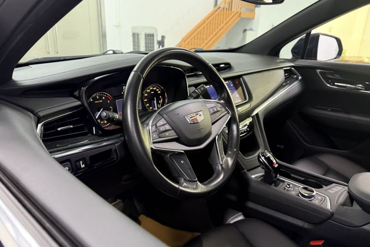 Used Cadillac XT5 2021 28T Luxury Model Interior 4
