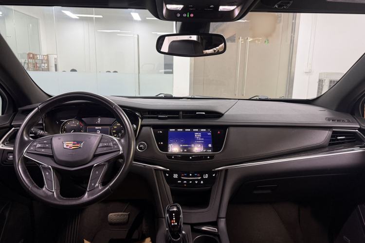 Used Cadillac XT5 2021 28T Luxury Model Interior 7