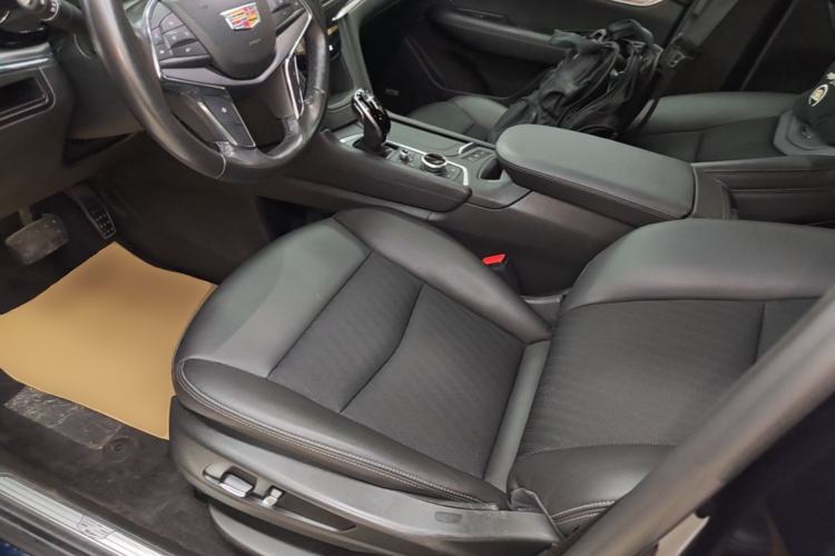 Used Cadillac XT5 2021 28T Tech Edition Left Front Seat